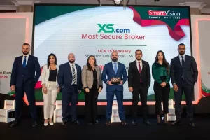 XS wins the “Safest Financial Broker” award during the “Smart Vision Oman” conference