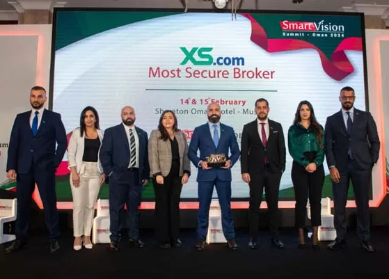 XS wins the “Safest Financial Broker” award during the “Smart Vision Oman” conference